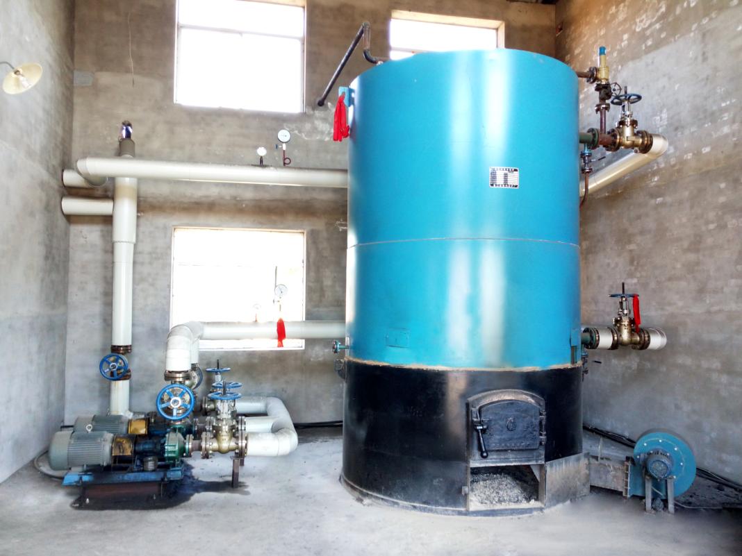 防腐油木桿  防腐油炸桿.jpg